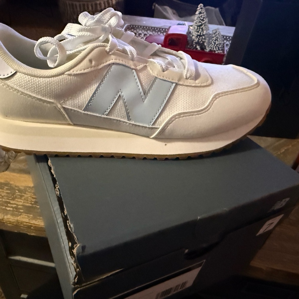 NIB New Balance Blue‎ and White Sneakers